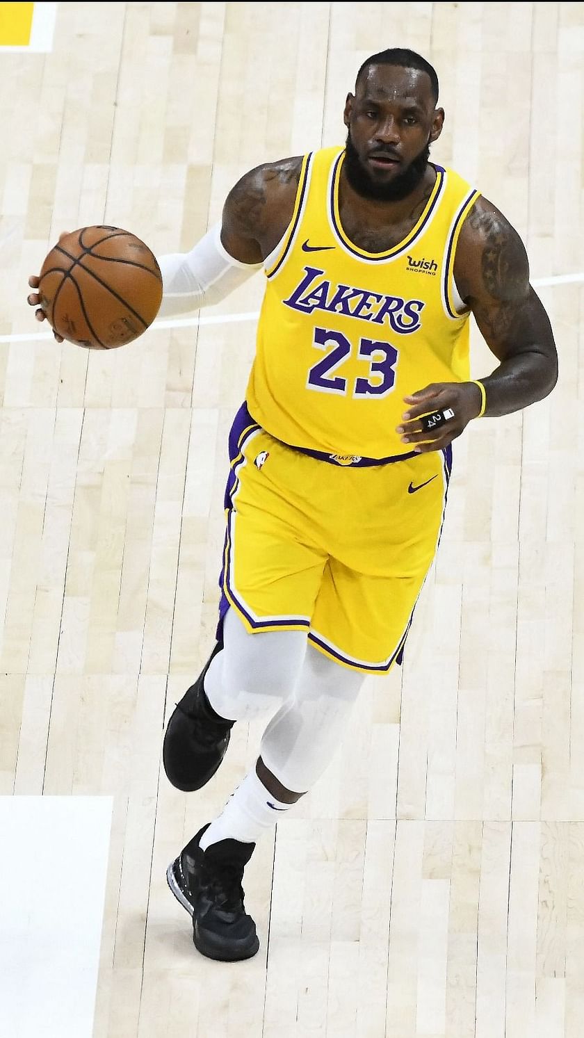 LeBron James takes it easy as Lakers manage veterans' workloads