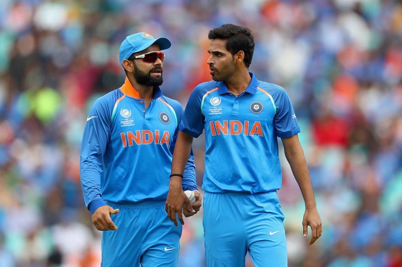 Virat Kohl (L) & Bhuvneshwar Kumar