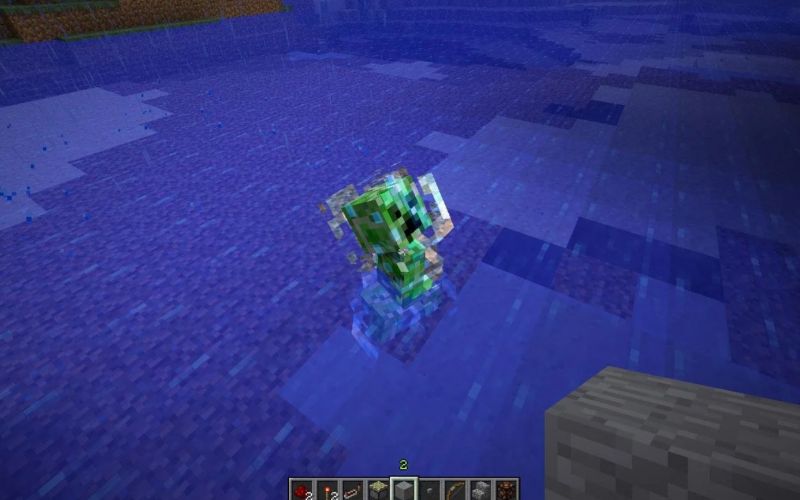 A Charged Creeper taking a bath (Image via u/forek4 on Reddit)