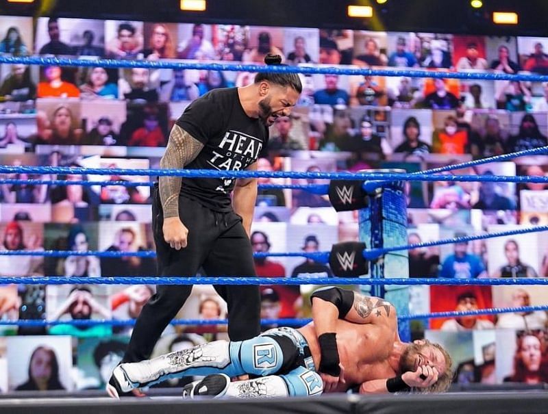 रोमन रेंस ने WWE SmackDown में अपने दुश्मनों का क