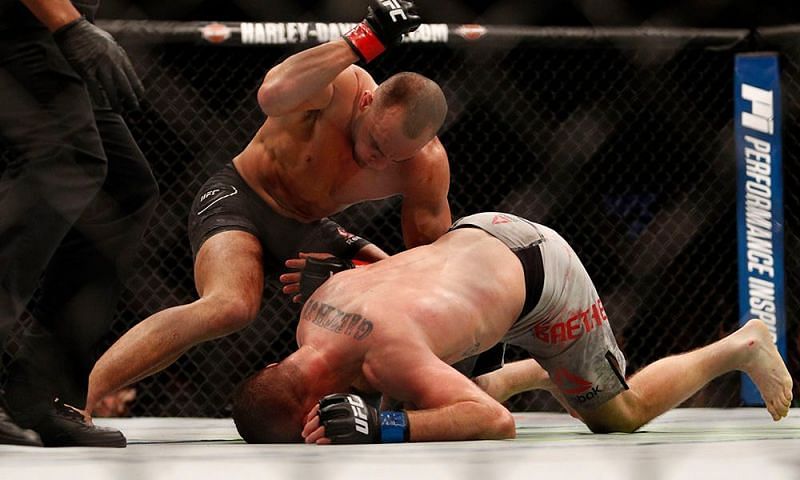 Eddie Alvarez was the first fighter to defeat Justin Gaethje in a pro MMA bout.