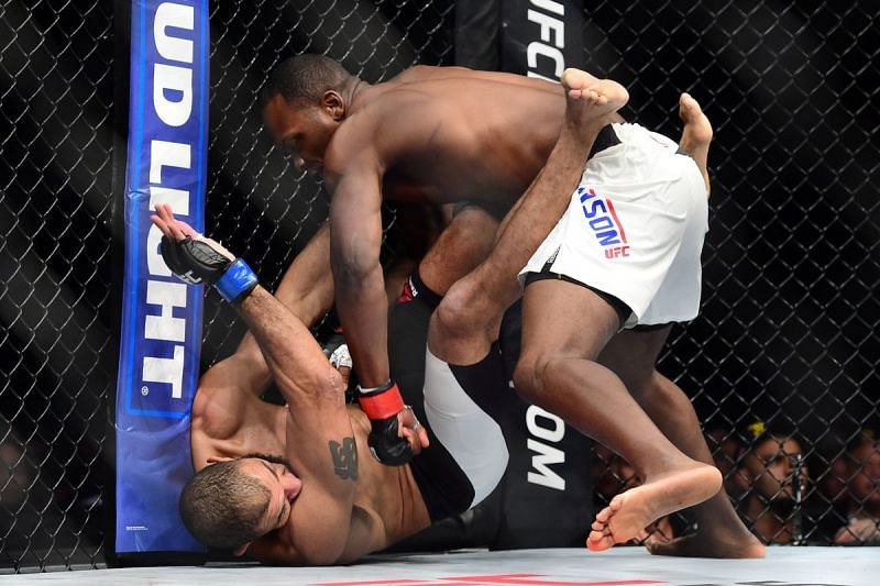 Derek Brunson used his counterattack skills to knock out Roan Carneir in 2016.