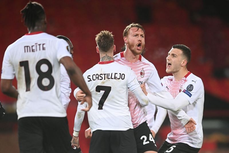 Simon Kjaer celebrates after equalizing against Manchester United