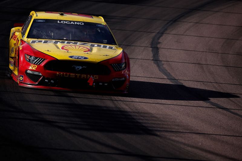Joey Logano in the lead during the Instacart 500 race at Phoenix. (Photo by Christian Petersen/Getty Images)