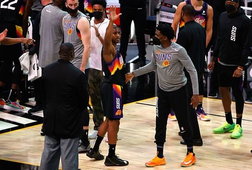 Chris Paul (#3) waves to the crowd after becoming the sixth all-time assist leader in the NBA.