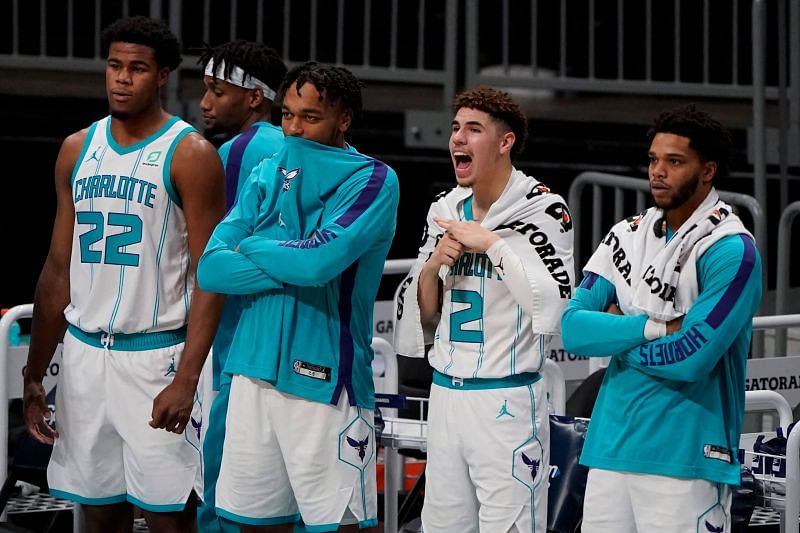 LaMelo Ball and co. cheering from the bench