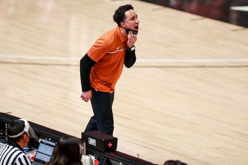 Texas Longhorns head coach Shaka Smart