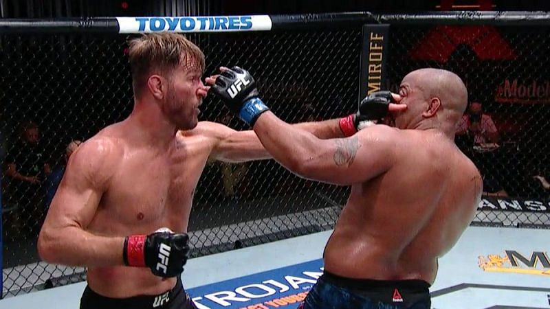 Stipe Miocic (left) and Daniel Cormier (right) at UFC 252