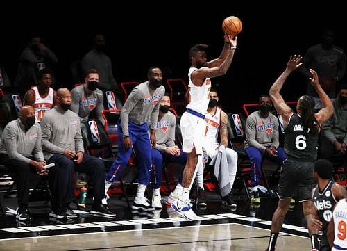 Reggie Bullock attempts a corner three over DeAndre Jordan.