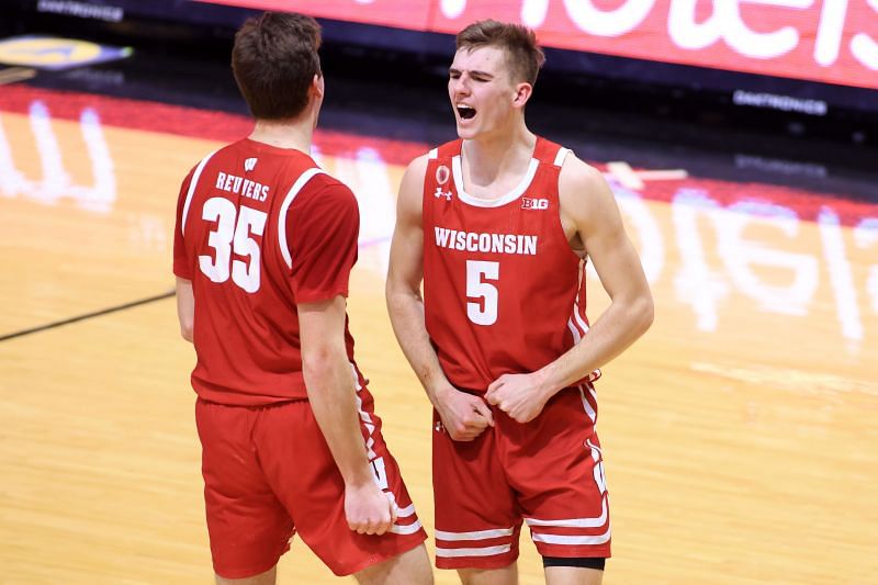 The Wisconsin Badgers carry a 16-10 overall record