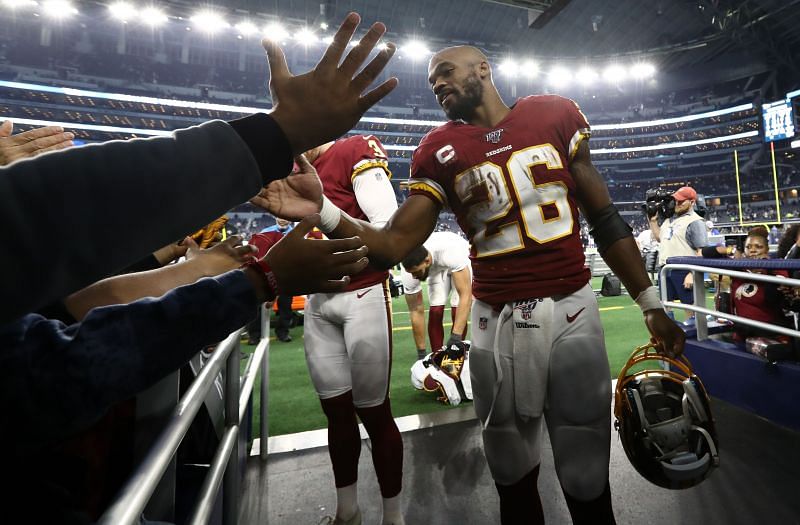 Chicago Bears' Adrian Peterson (29) celebrates after scoring a touchdown  against the New York Jets in Champaign, Ill., Sunday, Dec. 15, 2002. The  Bears defeated the Jets 20-13. (AP Photo/Seth Perlman Stock Photo - Alamy