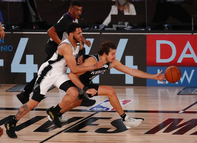 Nemanja Bjelica #88 (R) of the Sacramento Kings goes after a loose ball