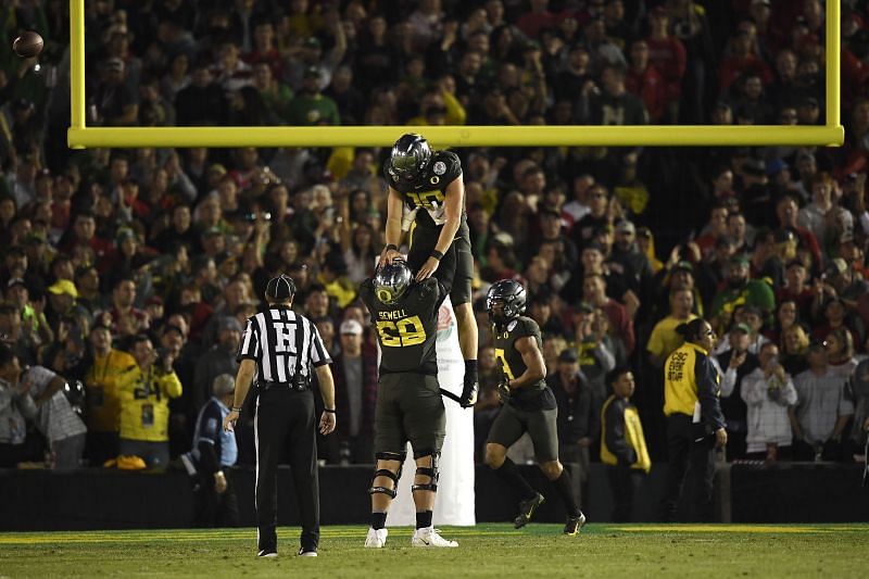 Oregon OT Penei Sewell