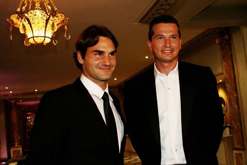 Roger Federer and Richard Krajicek (R) in 2007