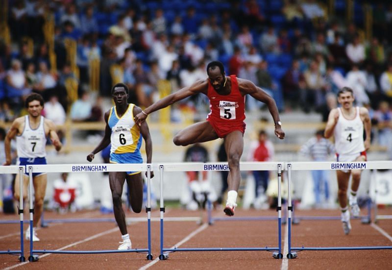 Edwin Moses (in red)