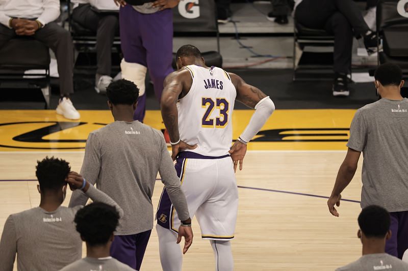 LeBron James (#23) of the LA Lakers leaves the game with injury.