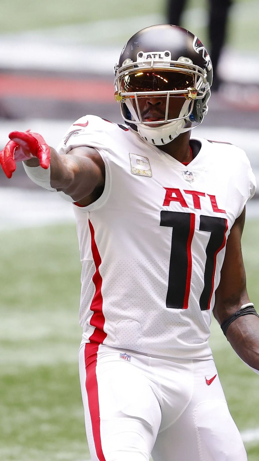 NFL - First look at Julio Jones in the Falcons' new unis 