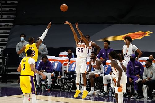 Los Angeles Lakers v Phoenix Suns