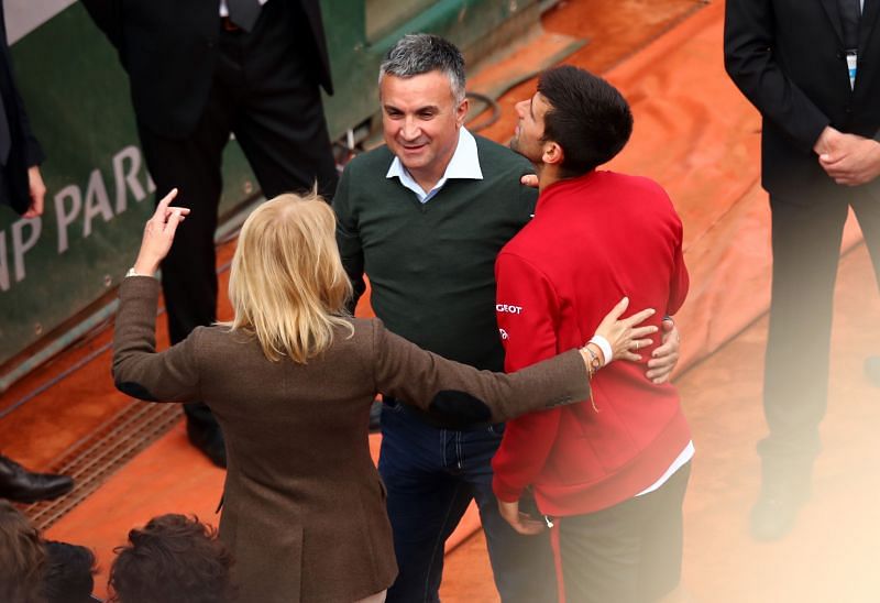 Novak Djokovic (right) with his father Srdjan (center) and mother Dijana (left) 