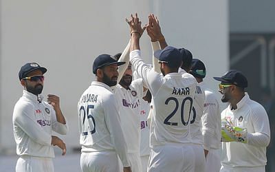 Mohammed Siraj celebrates with his teammates after dismissing Joe Root