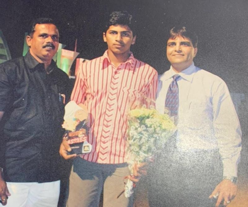 Shardul Thakur (C), along with Dinesh Lad (L) and MP Gopal Shetty (R) [Credits: Dinesh Lad]