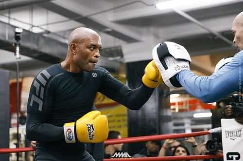 Anderson Silva trains in boxing gloves