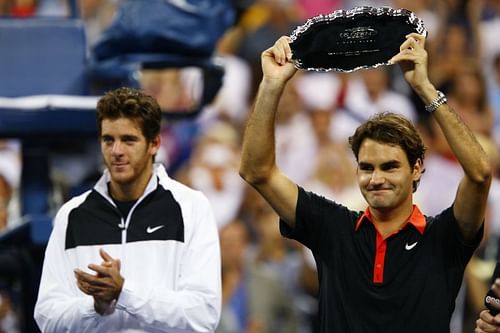 Juan Martin del Potro (L) and Roger Federer