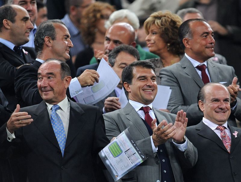 Joan Laporta (2nd L) looks to take over the Barcelona presidency for a second term.