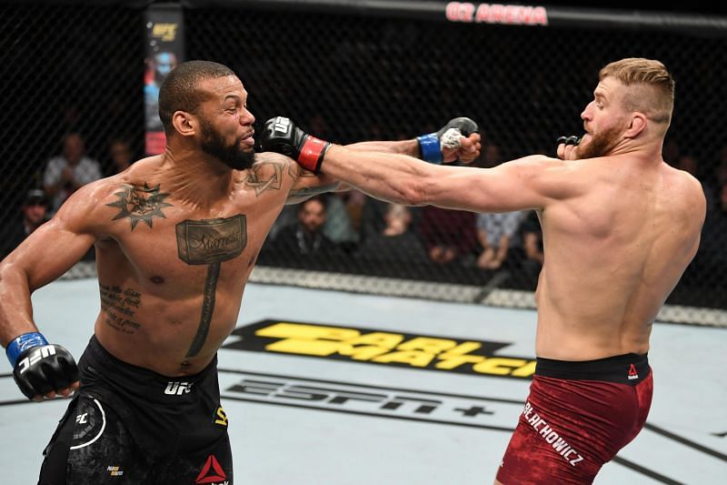 Thiago Santos and Jan Blachowicz slug it out at UFC Fight Night 145