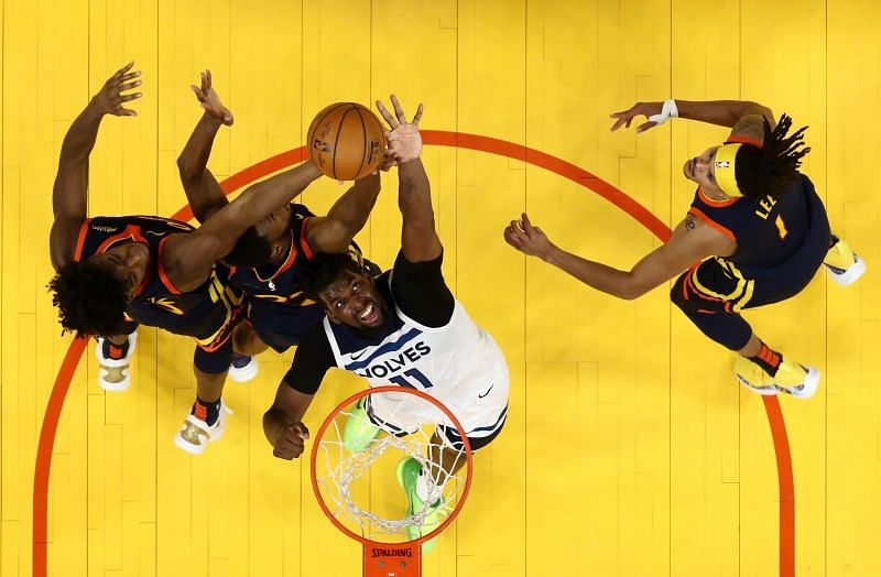 Wiggins, Lee, and Wiseman fight for a rebound