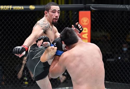 Robert Whittaker outpointed Kelvin Gastelum in last night's UFC main event.