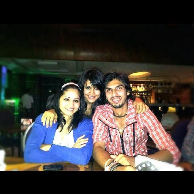 Ishant Sharma with Wife and friends