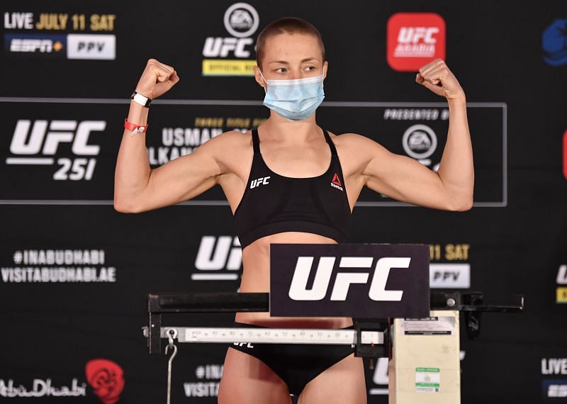 Rose Namajunas reclaimed the strawweight title at UFC 261