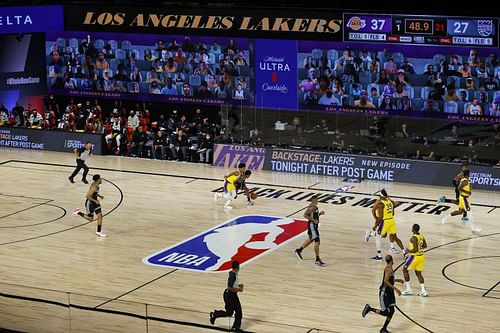 Sacramento Kings v Los Angeles Lakers