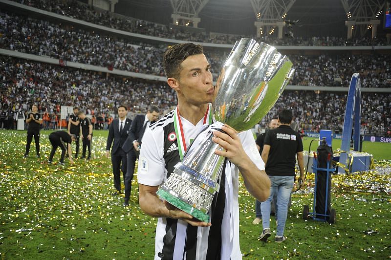 Cristiano Ronaldo con la Supercoppa Italiana