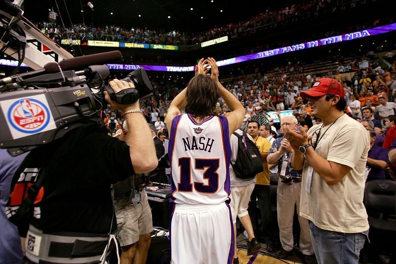 Steve Nash #13 of the Phoenix Suns applauds the fans after losing to the San Antonio Spurs in the 2005 WCF 