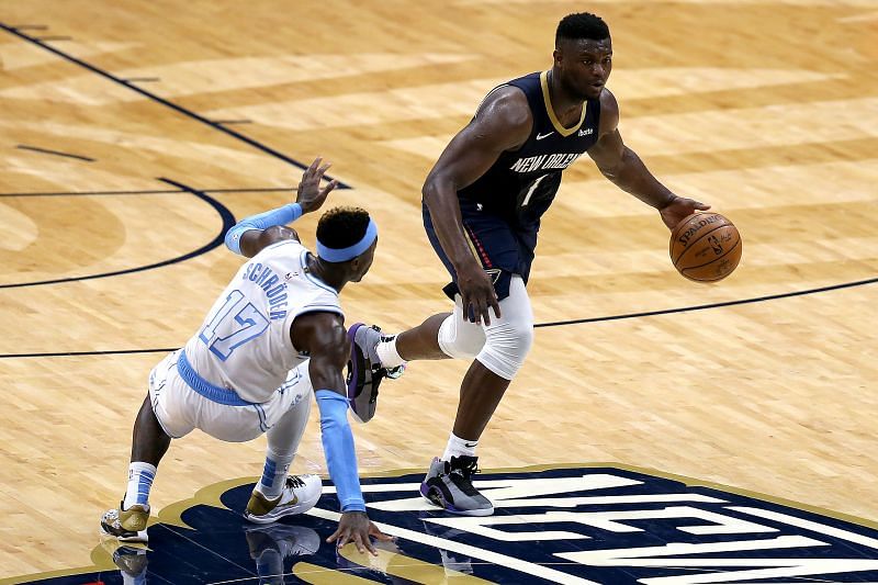 Zion Williamson #1 is defended by Dennis Schroder #17.