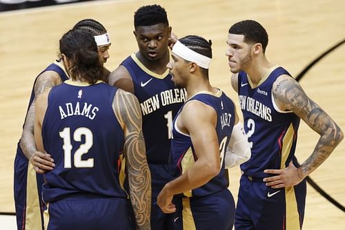 Steven Adams #12, Brandon Ingram #14, Zion Williamson #1, Josh Hart #3 and Lonzo Ball #2 huddle during a game 