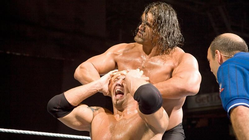 Khali applying the Vice Grip on Batista