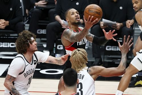 Damian Lillard attacks the basket