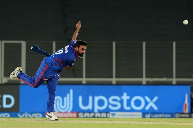 IPL 2021: "There was a huge miscalculation" - Aakash Chopra on Stoinis bowling the last over for the Delhi Capitals