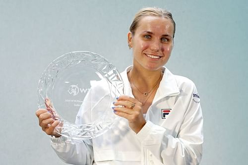 Sofia Kenin with the the 2020 WTA Player of the Year award