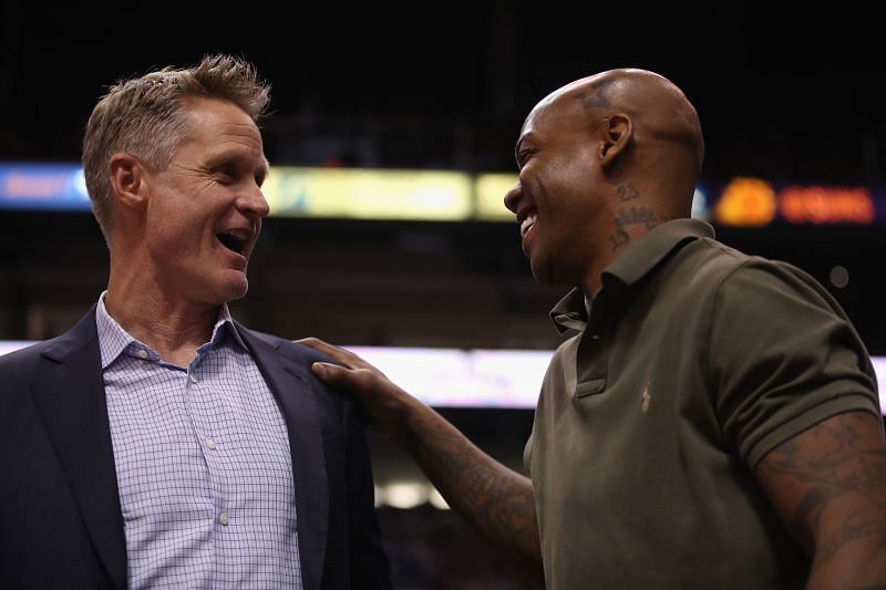 Head coach Steve Kerr of the Golden State Warriors talks with Stephon Marbury (right)
