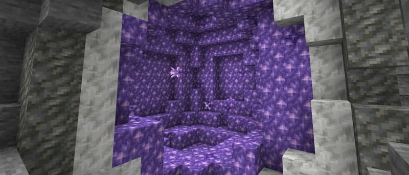 Amethyst geode Minecraft (Image via mcbedrock.com)