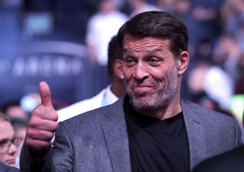 Tony Robbins giving a thumbs up