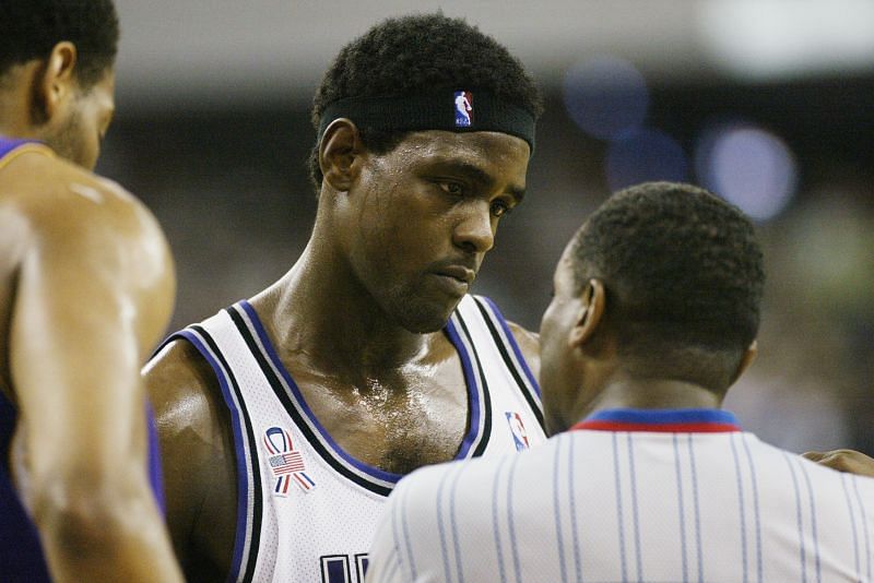 Chris Webber #4 of the Sacramento Kings talks to an official in Game seven of the 2002 WCF 