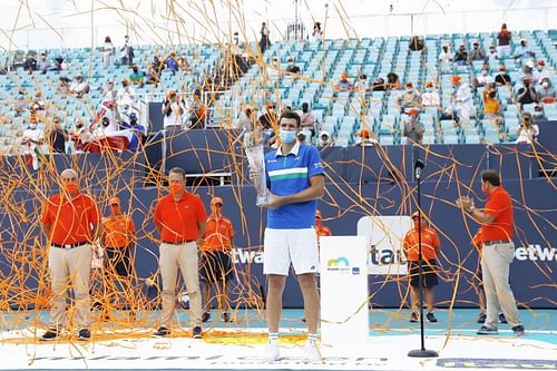 Hubert Hurkacz with the 2021 Miami Open trophy