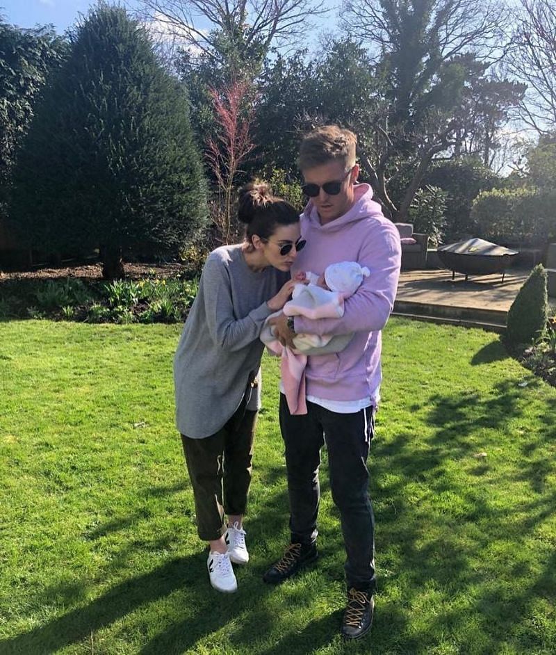 Jason Roy&#039;s Pic with Elle and their Daughter