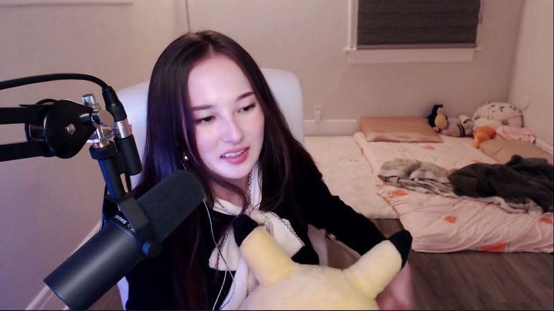 Twitch streamer TinaKitten candidly discussed her personal preferences on stream recently (image via TinaKitten, Twitch)