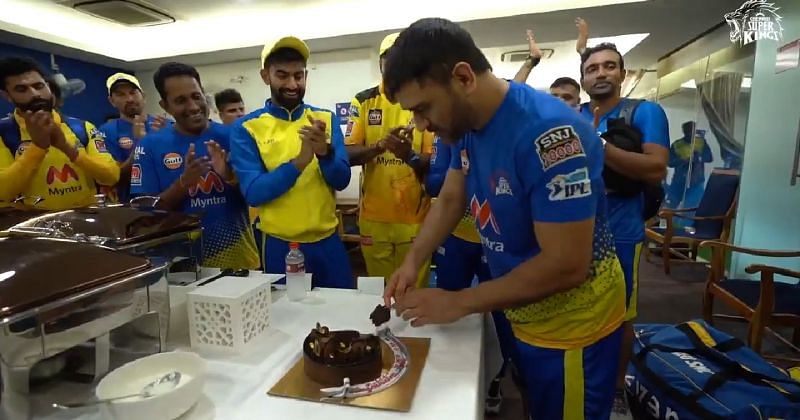 MS Dhoni celebrating his 200th appearance with his teammates. Pic Credits: ChennaiIPL Twitter